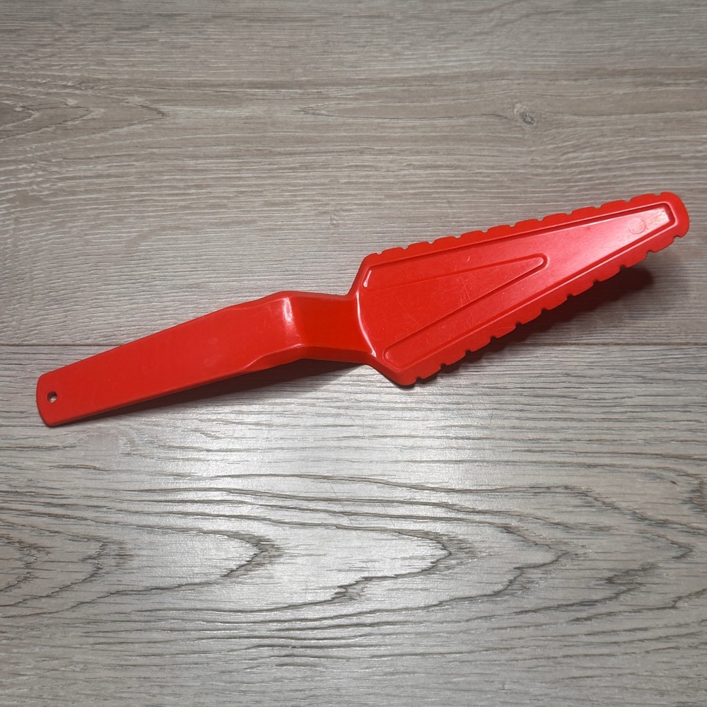 Vintage Tupperware Red Cake Pie Server Slicer Serrated Edge 1228-7 Retro Kitchen